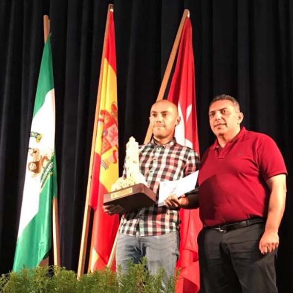 Entrega del premio a Isaac Cruces