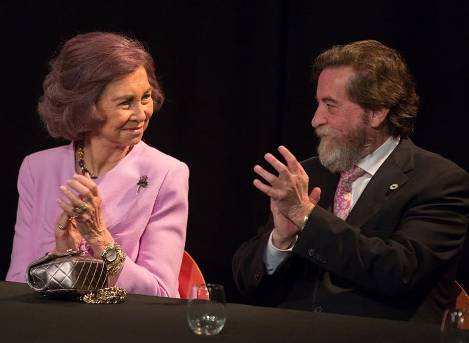 La Reina Emerita doña Sofia y don José Gabriel Astudillo López, Presidente de la Asociación Española de Pintores y Escultores