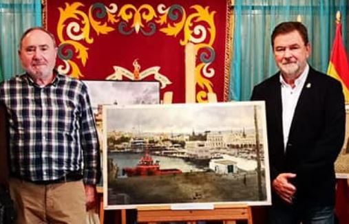 Antonio Cantero recibe el premio del Certamen de Pintura de la Casa de Melilla en Málaga