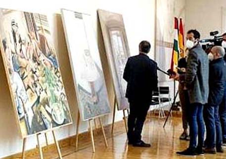 Pulsa para ampliar El Jurado ante la obra ganadora