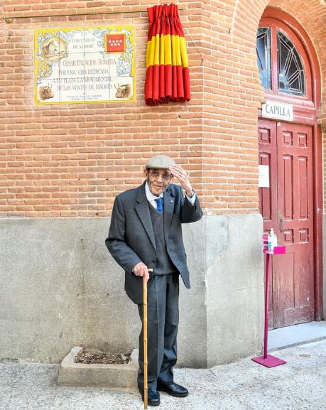 Descubrimiento de un azulejo el domingo día 2 de mayo, fiesta de la Comunidad de Madrid