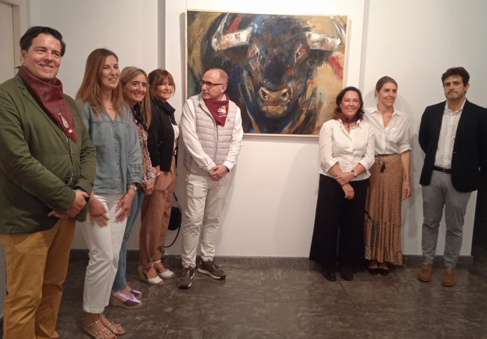 Ana Bayo con Ligerito y el Jurado presidido por la pintora Isabel Gómez