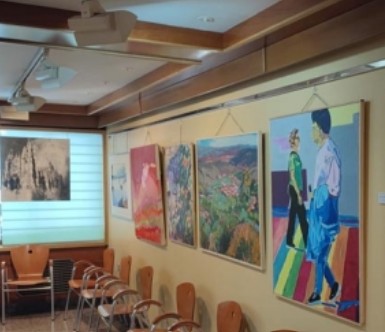 Pulsa para ampliar Las obras presentadas al certamen de pintura y fotografía estuvieron expuestas en la cafetería del Colegio hasta el 30 de junio