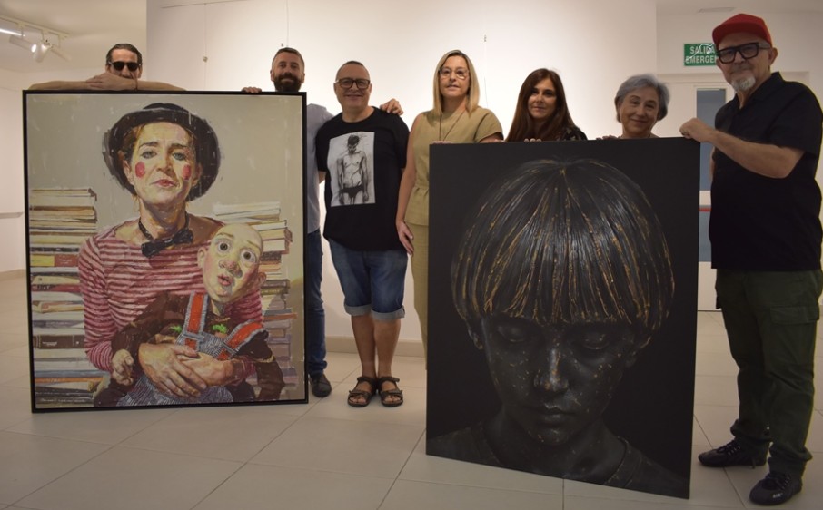 Pulsa para ampliar Jurado y obras premiadas: A la izquierda el 2º premio y a la derecha el 1º premio